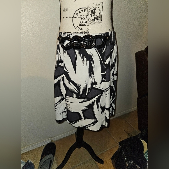 Per Se Womans Knee Length Black And White Skirt Size 8 - Picture 1 of 10